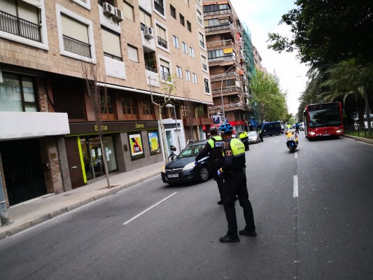 La Policía Local de Alicante sancionará por pasear al perro durante más de 10 minutos