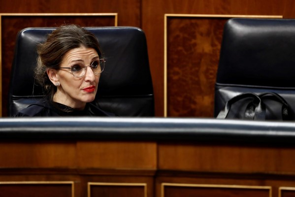 La ministra Díaz pide disculpas por la tardanza del BOE y anuncia nuevas medidas para el martes