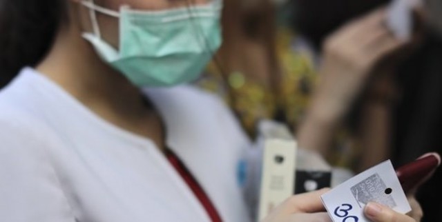 Un juez autoriza a una firma textil de Carcaixent en concurso a fabricar mascarillas y batas