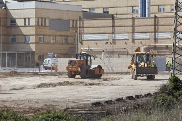 El tiempo amenaza con ser un incómodo invitado para cumplir los plazos del hospital de campaña