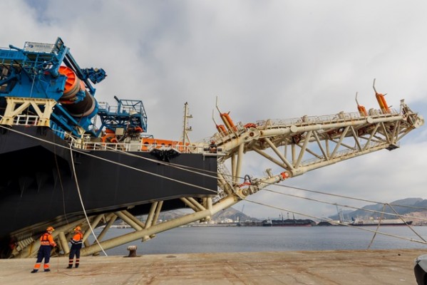 El Castorone repite en Cartagena y el Puerto afina la búsqueda de plataformas que animen el mercado off-shore 