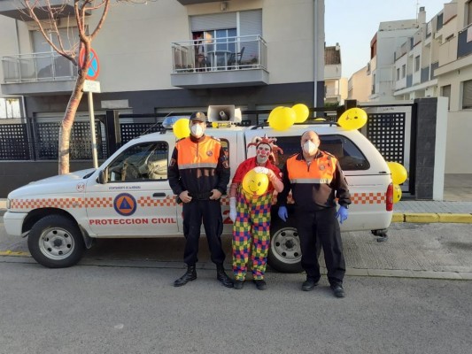 Protecció Civil alegra la vesprada de dissabte als xiquets i xiquetes d'Almenara