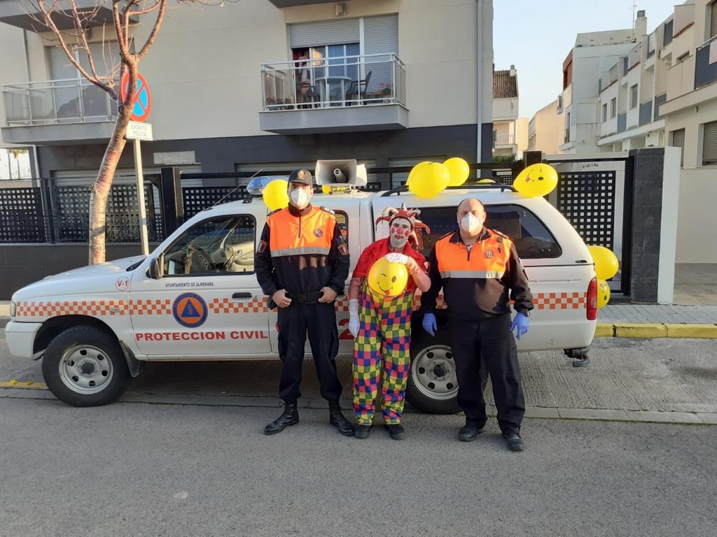 Protecció Civil alegra la vesprada de dissabte als xiquets i xiquetes d'Almenara
