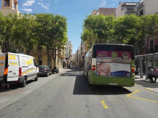Elche reduce la frecuencia del bus urbano tras la paralización de las actividades no esenciales
