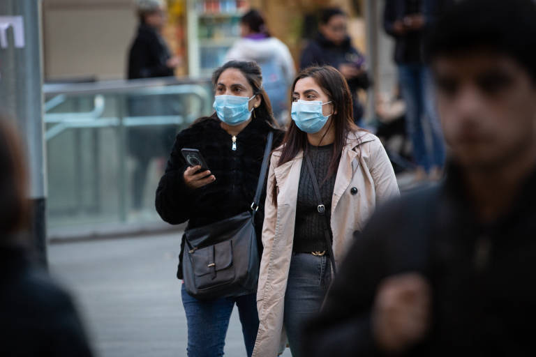 España alcanza un máximo en muertes diarias, con 838 fallecidos, y llega a los 78.797 contagios