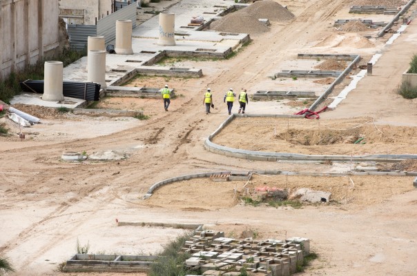 Ahora sí, Sánchez suspende la construcción de casi 9.000 viviendas en la provincia