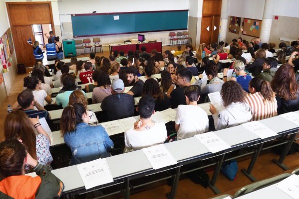 La Comunidad suspende las oposiciones de Administración y Servicios 