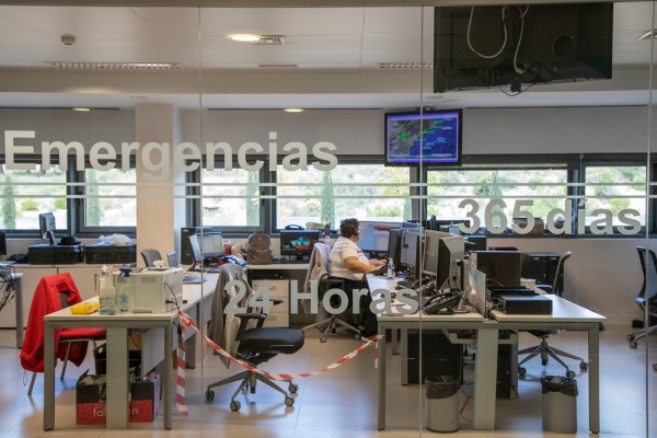 La soledad agravada por el Estado de Alarma: así es el botón que salva a los mayores sin compañía