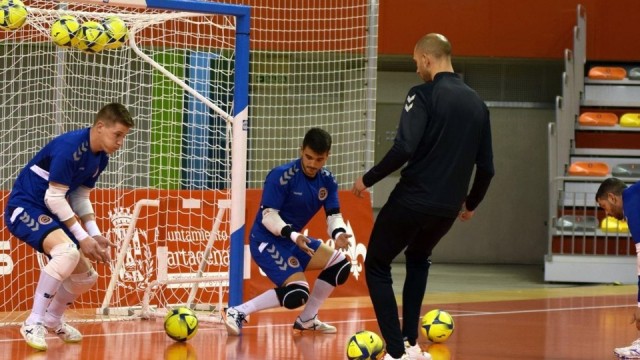 Rafa, entrenador de porteros del Jimbee: 