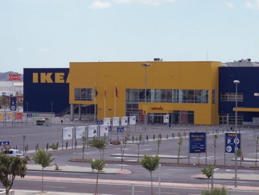 Las grandes empresas echan el cierre... de momento