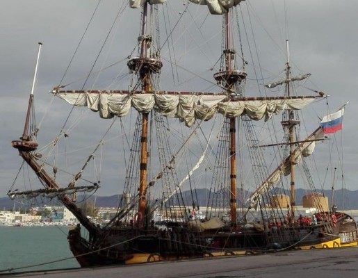 Llega a puerto el buque ruso que debía participar en Escala a Castelló