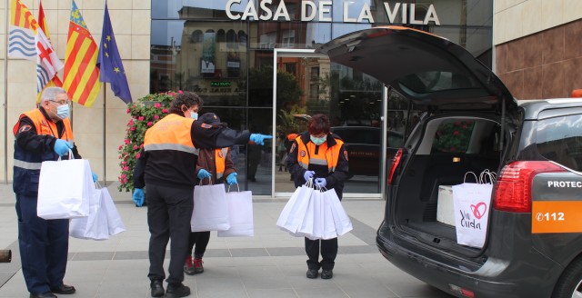Vecinos de Onda confeccionarán 2.000 mascarillas solidarias gracias a una donación de tela