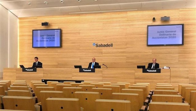 El Sabadell olvida su previsión para 2020 y se centra en la crisis: 