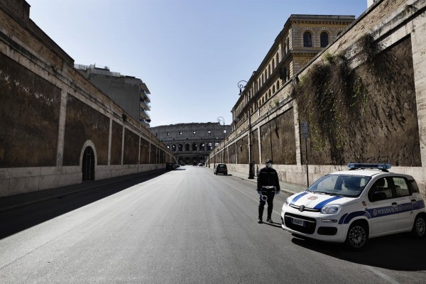 Italia rompe la tendencia a la baja en los contagios con casi 4.500 casos más y supera los 8.000 muertos