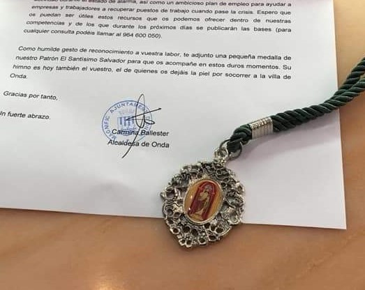 Carta de agradecimiento acompañada con la imagen del patrón local. - 