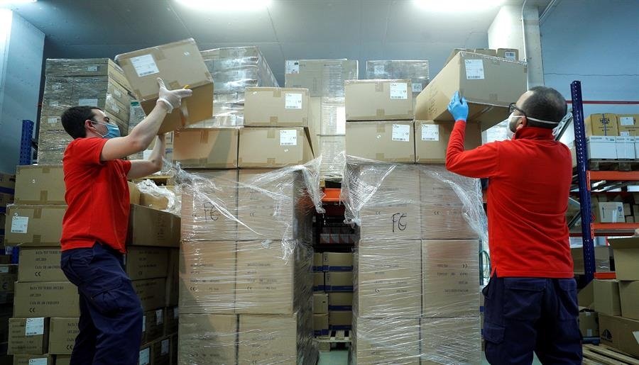 Material procedente de China llegado a La Fe. Foto: AP - 