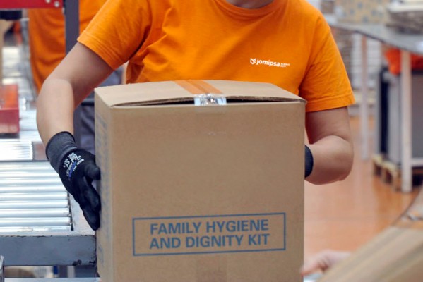 Jomipsa realiza 10.000 kits de emergencia al día para ayuda humanitaria y Defensa desde Mutxamel