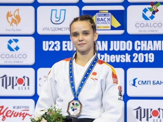 Nina Esteo: 