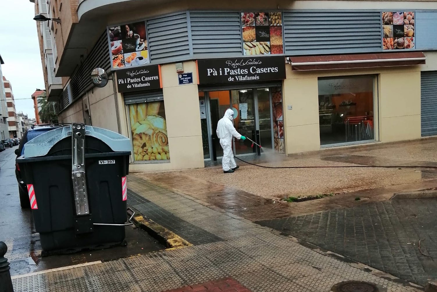 Vila-real contrata una empresa local que refuerza los trabajos de desinfección de la UME
