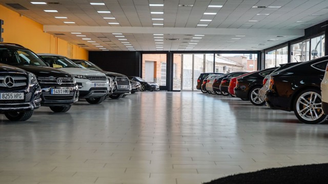 Los concesionarios de coches dejan en la calle a 3.100 trabajadores en la Región
