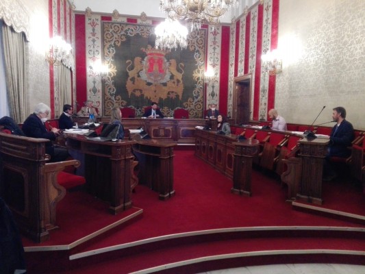 El bipartito de Alicante suma el respaldo tácito de PSPV, Compromís y Vox al presupuesto de 2020