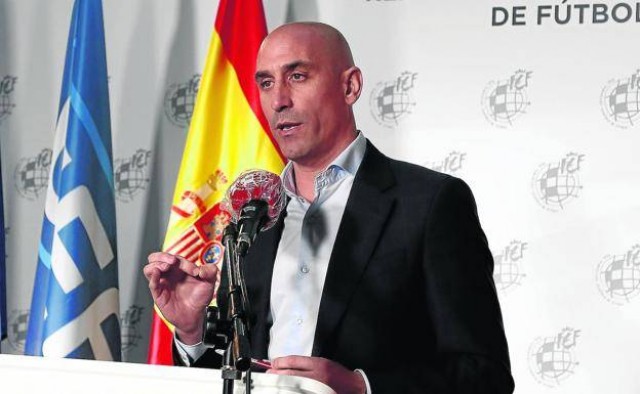 La RFEF ofrece a LaLiga buscar la financiación de 500 millones y 4 para el fútbol no profesional