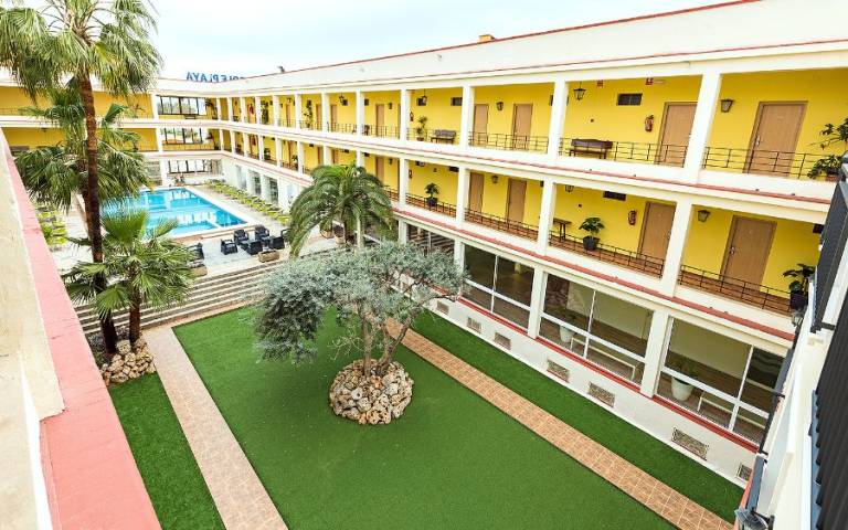 El Gobierno declara servicio público esencial el Hotel Real y el Hotel Golf Playa en Castellón