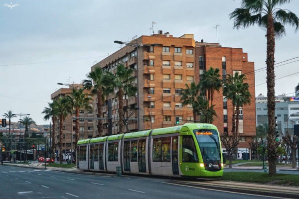 Los usuarios del tranvía de Murcia bajan un 90%: sólo se montan 20 personas por trayecto 