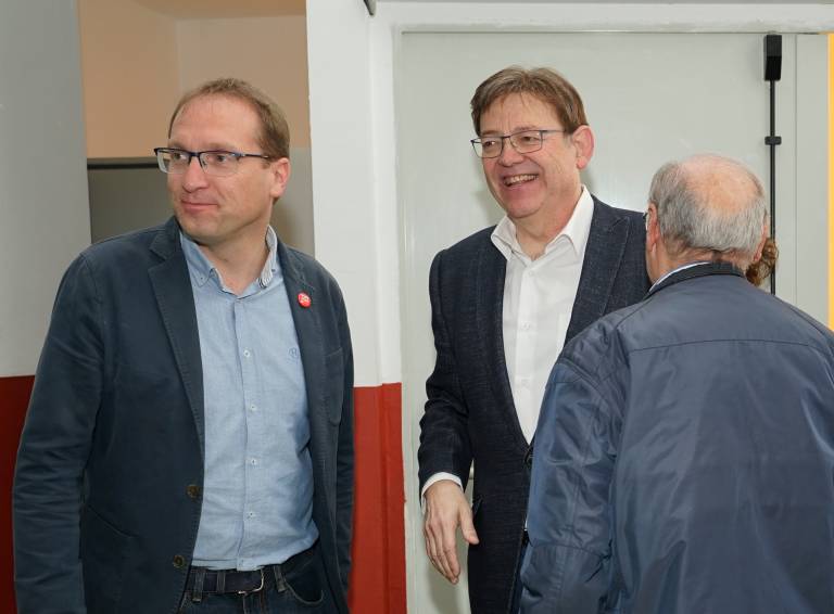 El secretario general del PSPV en Castellón, Ernest Blanch, junto con del president, Ximo Puig. - 