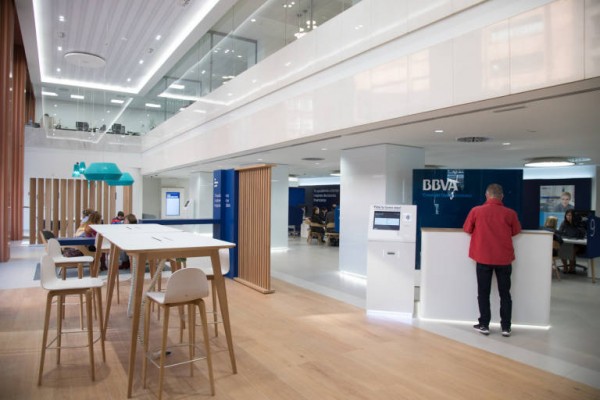 Los clientes pensionistas de BBVA podrán retirar efectivo forma gratuita en cualquier cajero de España