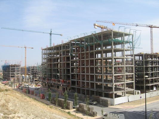 Frecom subraya a las empresas de la construcción que deben seguir con su actividad 