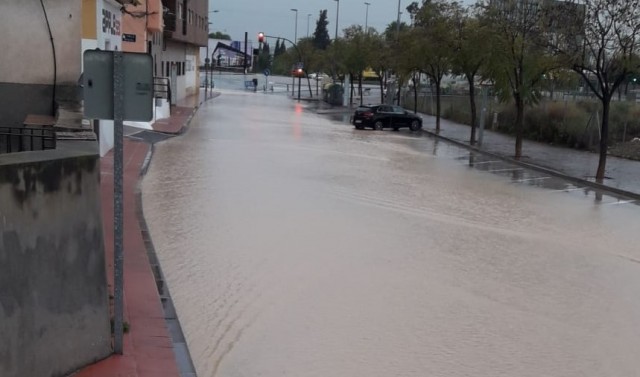 Calles y carreteras cortadas en las pedanías de Murcia, tras una intensa noche de lluvia