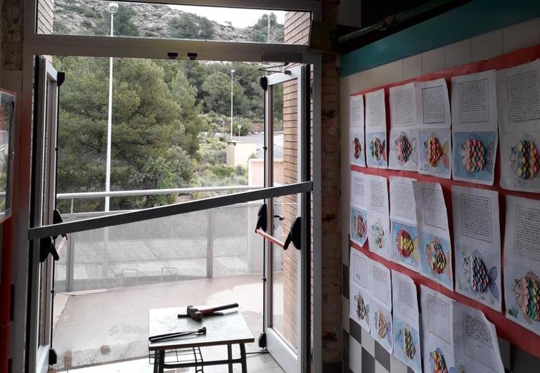Benicàssim aprovecha el confinamiento para hacer mejoras en los colegios