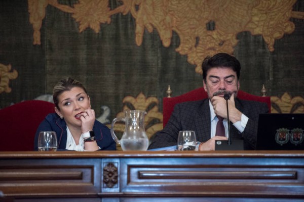 El bipartito de Alicante se la juega: mantiene sus cuentas de 2020 y promete ajustarlas a la crisis