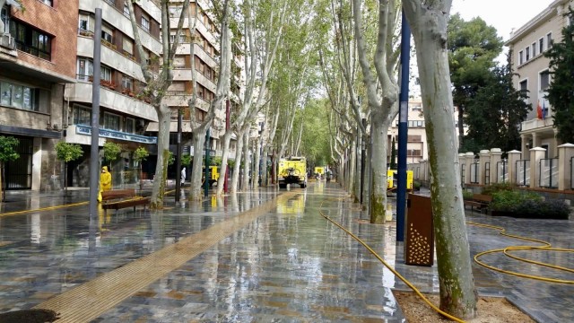 Ballesta propone un aplauso colectivo para los 400 operarios que limpian la ciudad del coronavirus