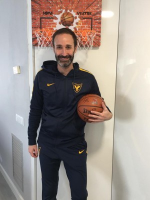 El UCAM CB enseña por vídeo ejercicios con balón diseñados por el entrenador Sito Alonso