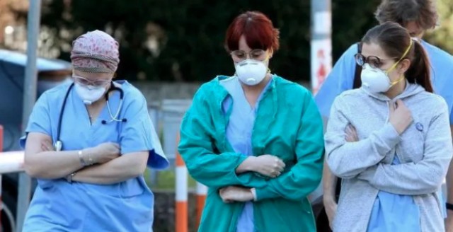 Tres crisis en una: sanitària, econòmica i també política?