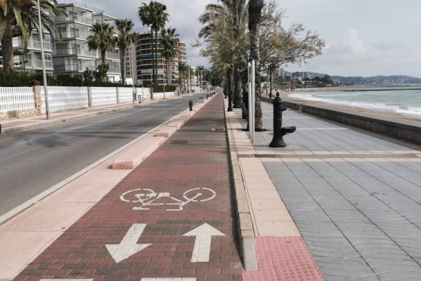 Benicàssim suspende la zona azul de aparcamiento que iba a entrar en vigor en Semana Santa