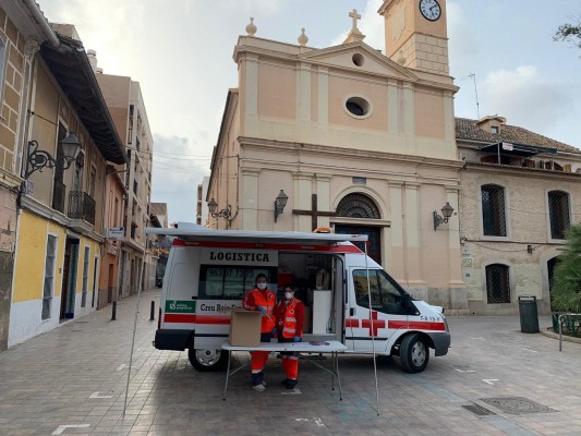 309 personas sin hogar y 105 familias de València reciben comida gracias a Cruz Roja y al Ayuntamiento
