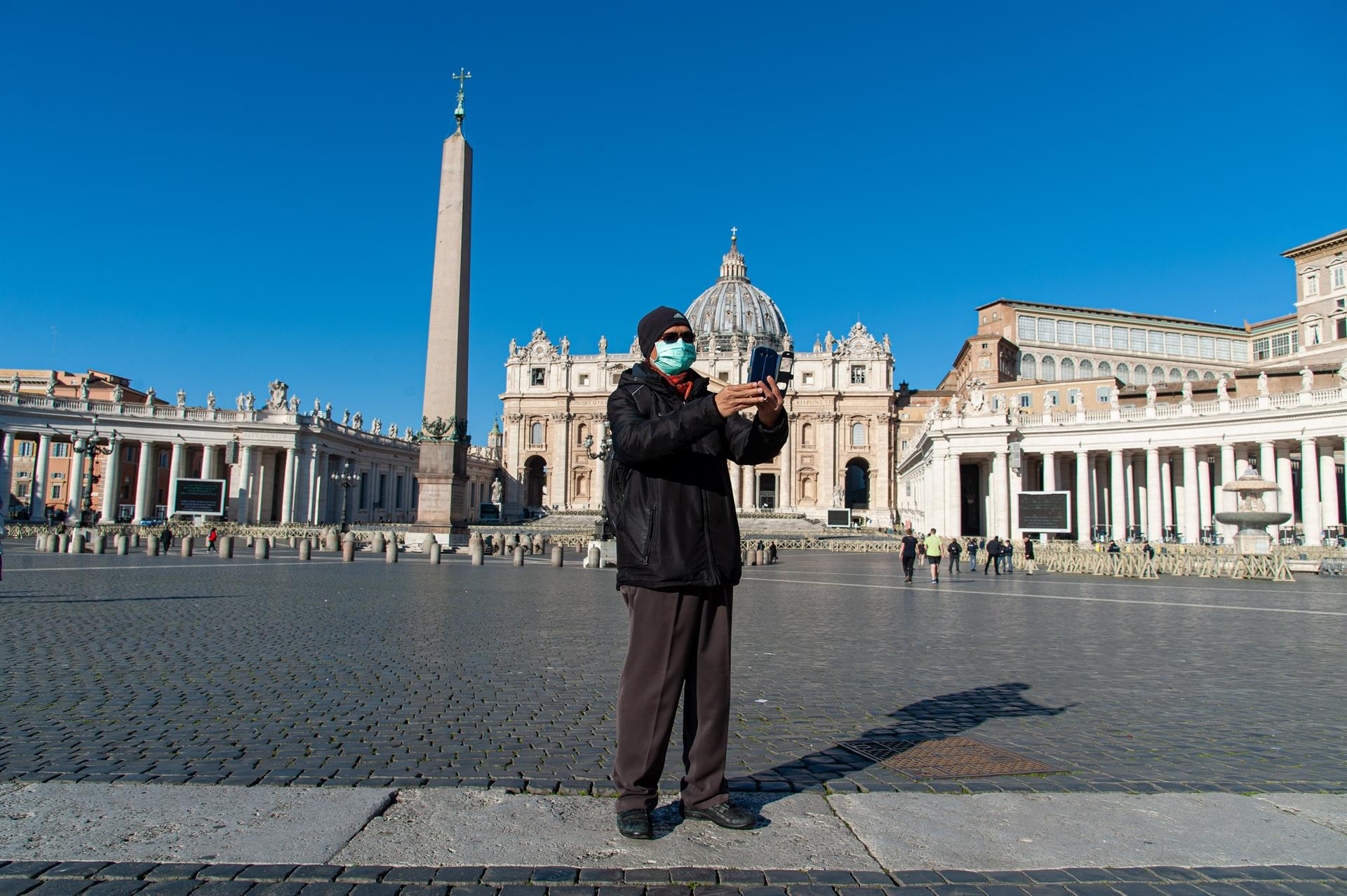 Deserted St Peter's Square due to Coronavirus - Massimiliano Migliorato - 