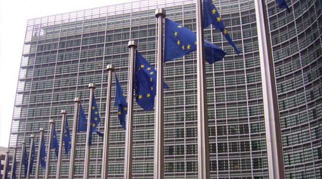 Bruselas suspende las reglas fiscales y permite a los gobiernos gastar más contra el coronavirus