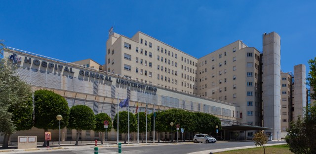 Trabajadores sociales de Alicante se organizan para distribuir cartas de esperanza entre hospitalizados