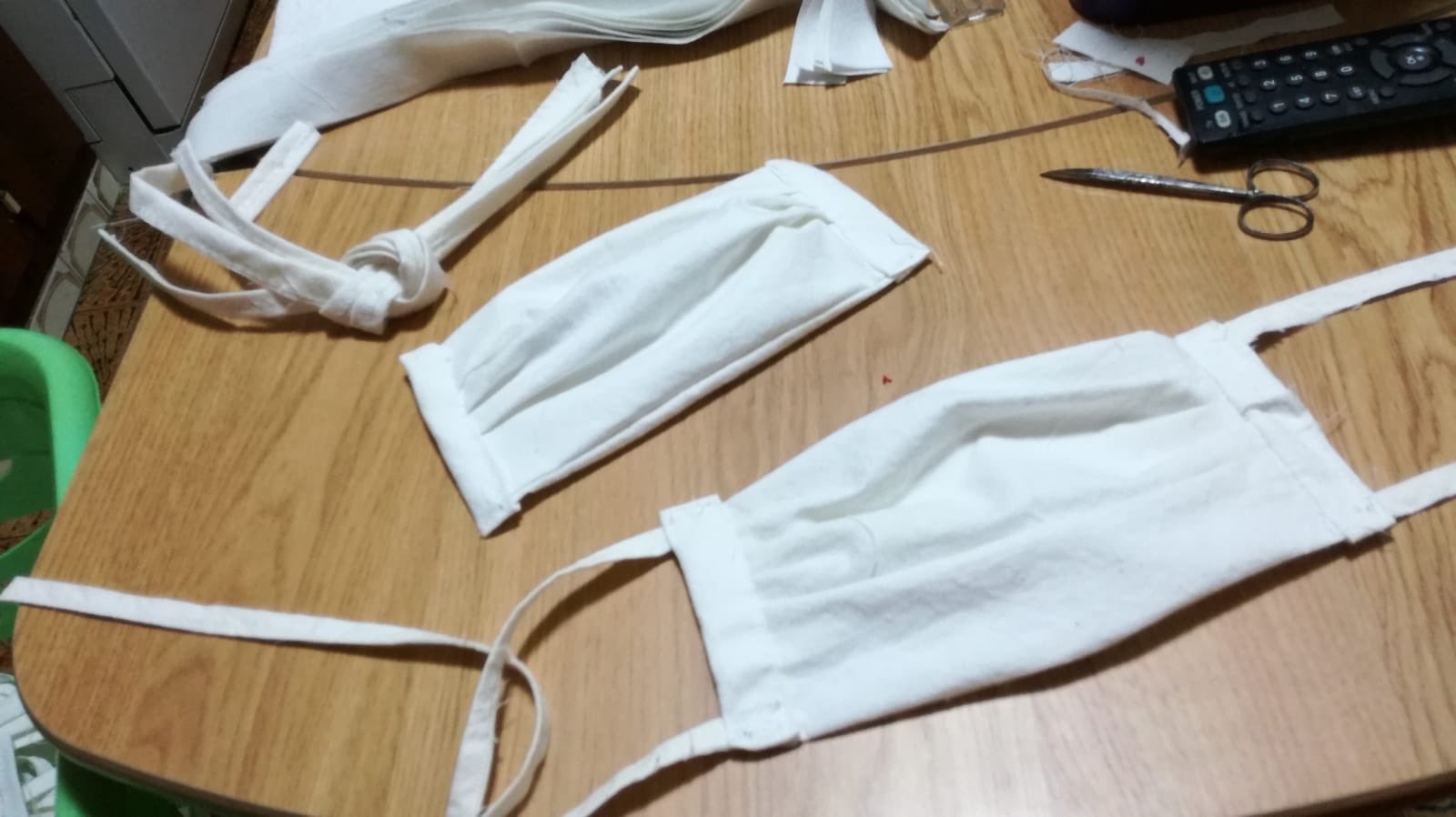 Un grup de dones de Vinaròs i La Jana impulsen una xarxa solidària per a fabricar mascaretes 