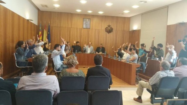 Orihuela suspende el pleno ordinario y convocará uno extraordinario para el caso de la escuela de La Murada