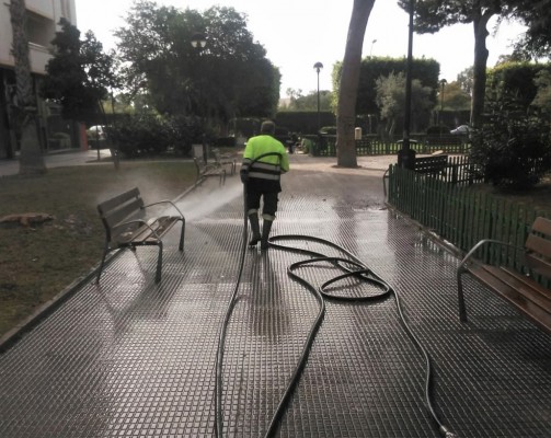Desinfección vial: los ayuntamientos intensifican los trabajos de limpieza de las calles