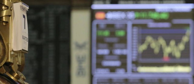El Ibex 35 rebota un 4% a media sesión y la prima de riesgo se sitúa en 107 puntos