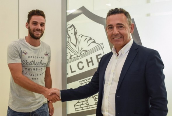 El Elche refuerza su ataque con Lolo Plá