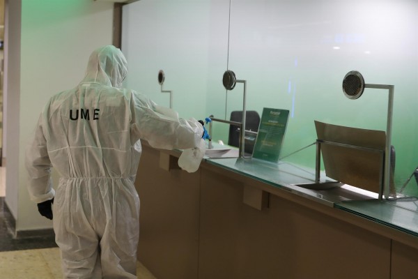 Sanidad confirma positivos en sanitarios de Castellón y pide ayuda a la UME para desinfectar
