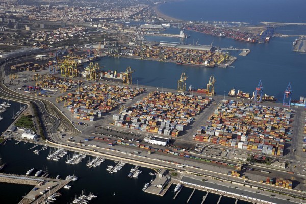 El Puerto de Valencia agiliza el pago de facturas de proveedores para atenuar los efectos de la crisis