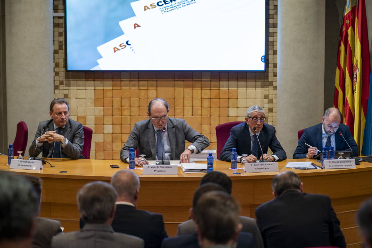 Ascer pide que el azulejo quede recogido en los ERTE de fuerza mayor, avales y devolver el IVA